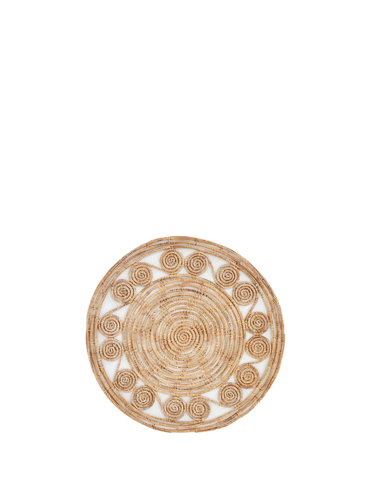 Round woven natural palm fiber placemat with spiral and circular patterns, set of two