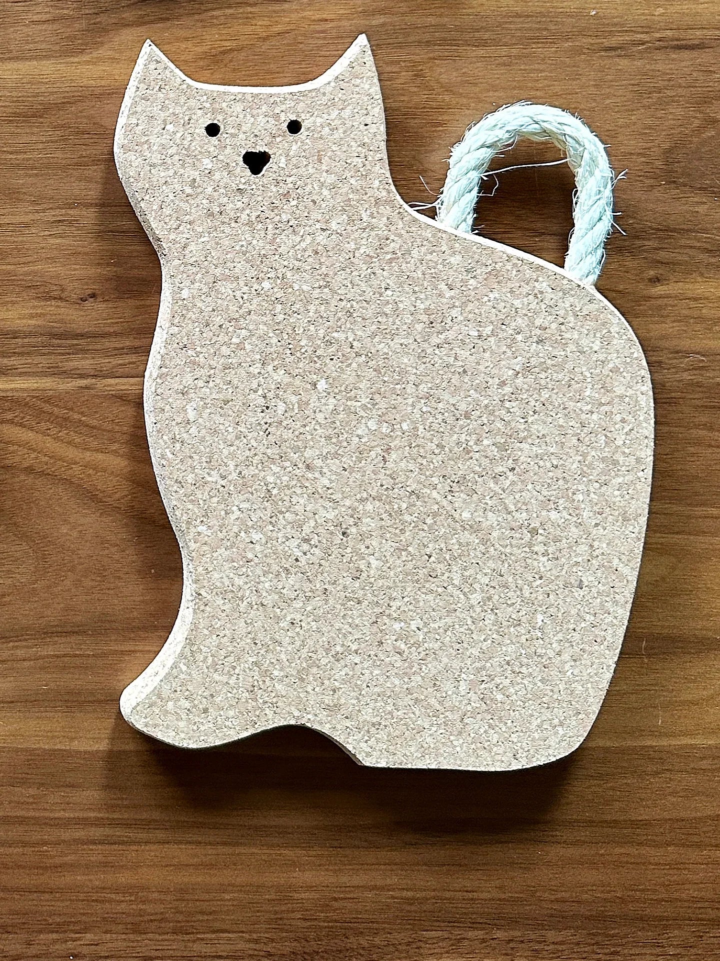 Cork cat-shaped trivet with rope tail on wood surface, sustainable gift from Qu!rk Boutique